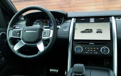 5 Reasons Why You Should Service Your Vehicle with Land Rover Pros